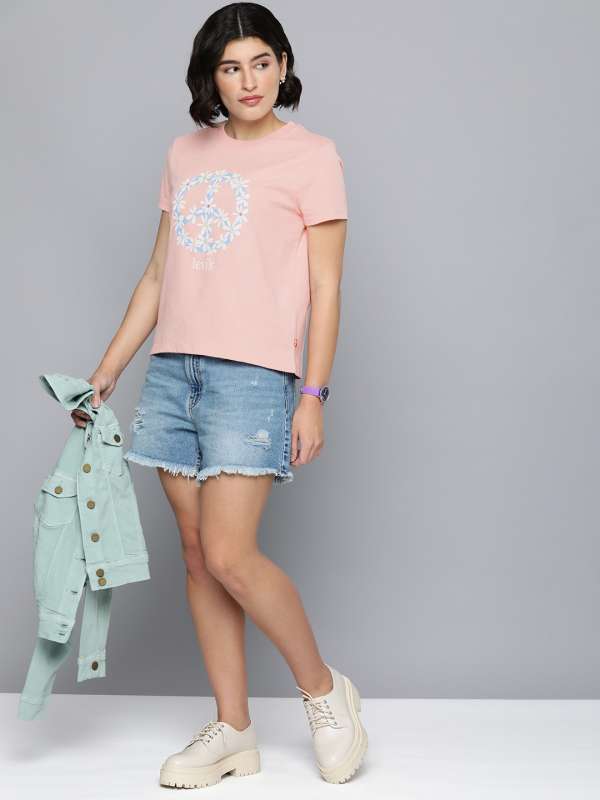 levis pink tshirt