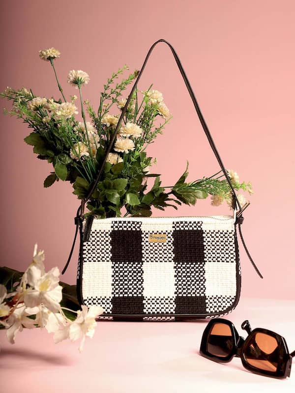 Women Black & Multicolour Textured Pattern PU Zipper-Up Two Handle Regular  Shopper Bag - Berrylush
