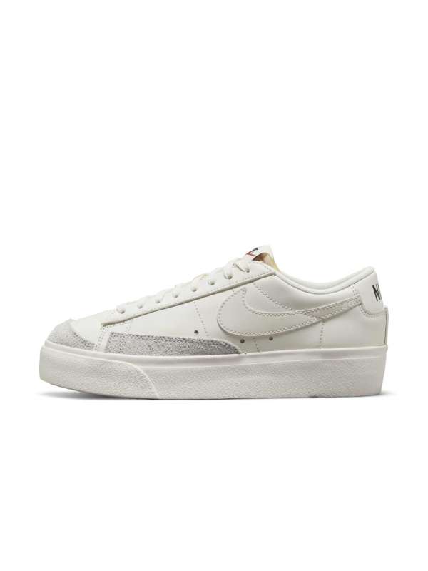Nike women's best sale ebernon low sneaker
