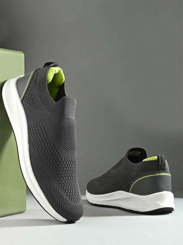 Lightweight sports shoes online discount