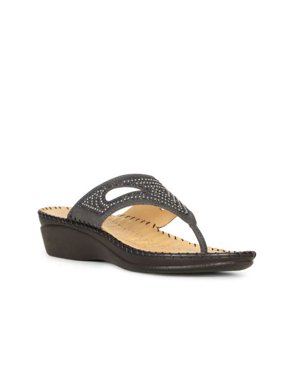 Scholl chappals top