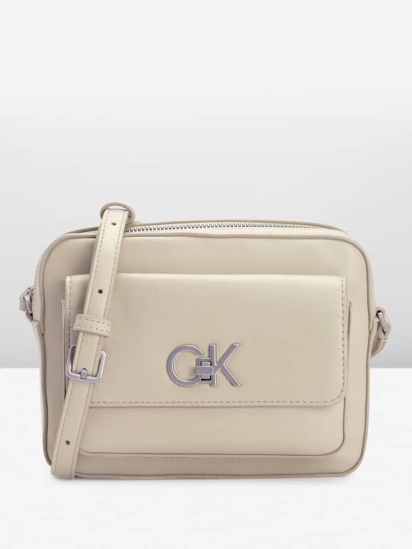 beklimmen Wrok wijs Calvin Klein Handbags - Buy Calvin Klein Handbags online in India