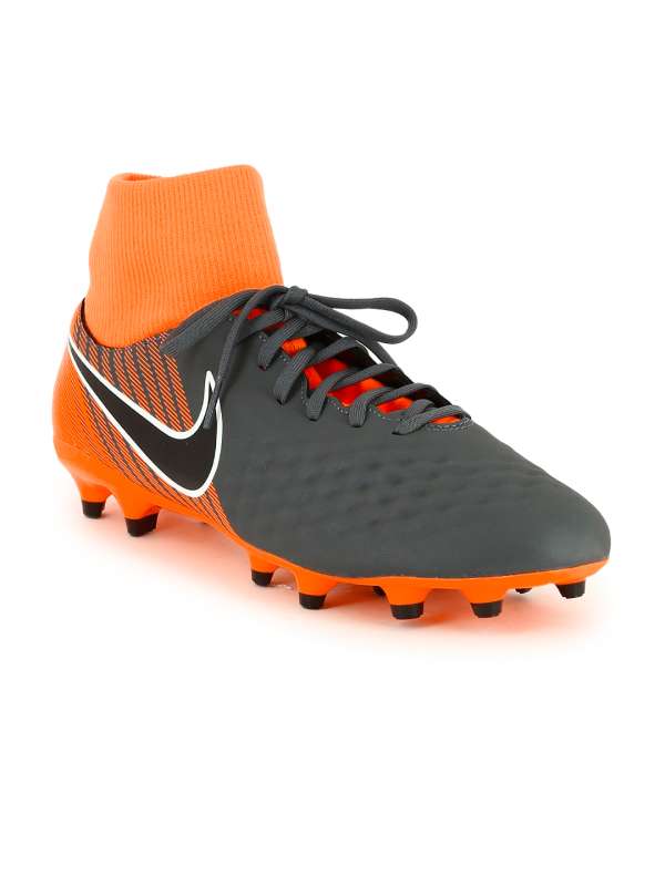 nike studs myntra