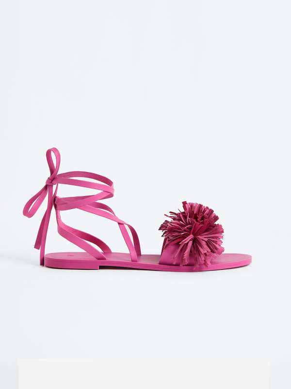 H and best sale m flat sandals