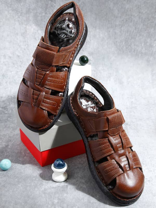 Buy Brown Flip Flop & Slippers for Men by Metro Online | Ajio.com