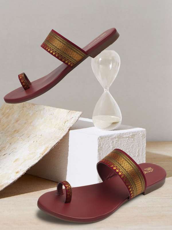 Flat hotsell chappal fancy