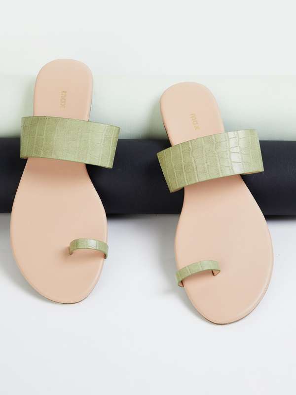 Max discount flat sandals