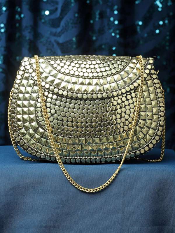 Metal clutch store