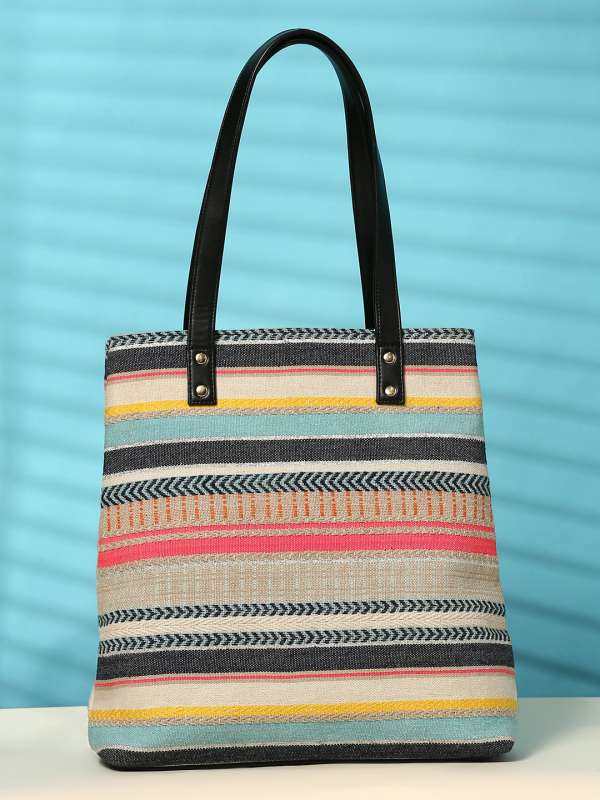 Shoppers stop 2025 sling bags