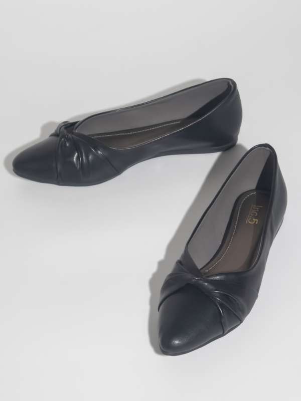 Inc sales flat shoes