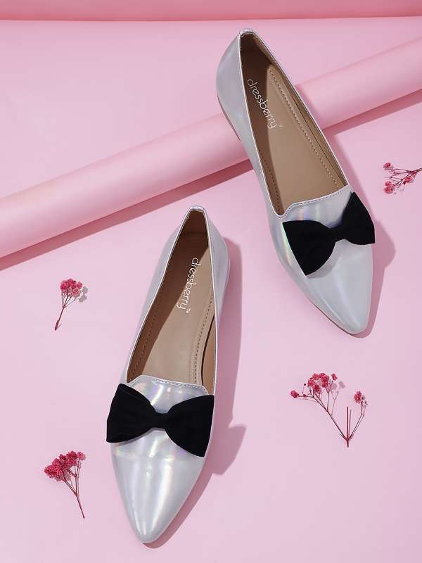 Dressy silver outlet flats