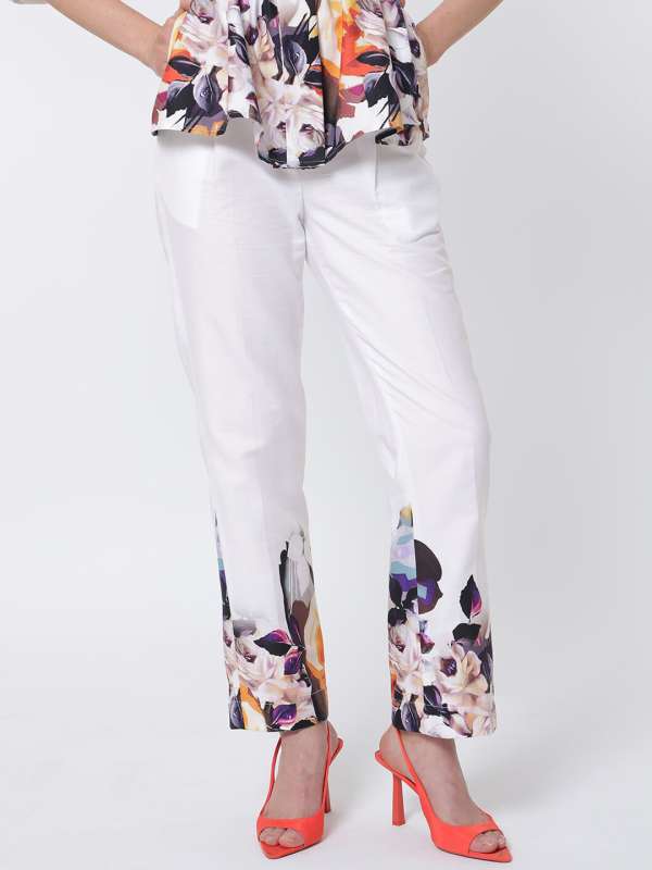 Black Floral Skinny Pants with Black Button Down Blouse Outfits 2 ideas   outfits  Lookastic