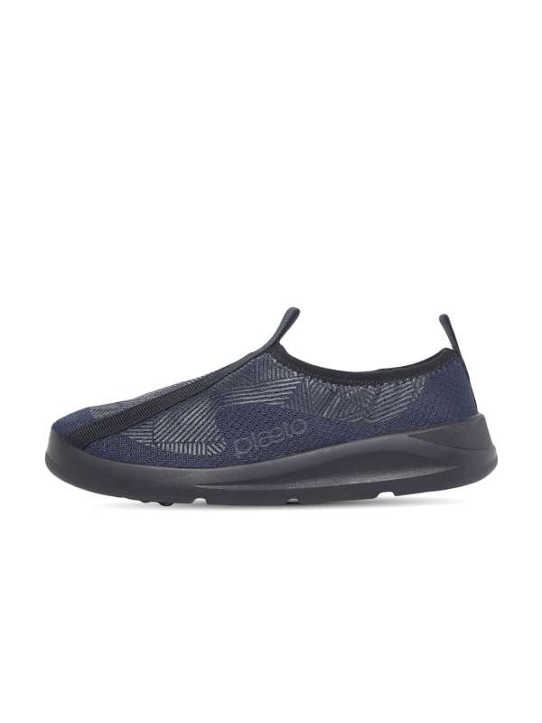 Flat sole sneakers online