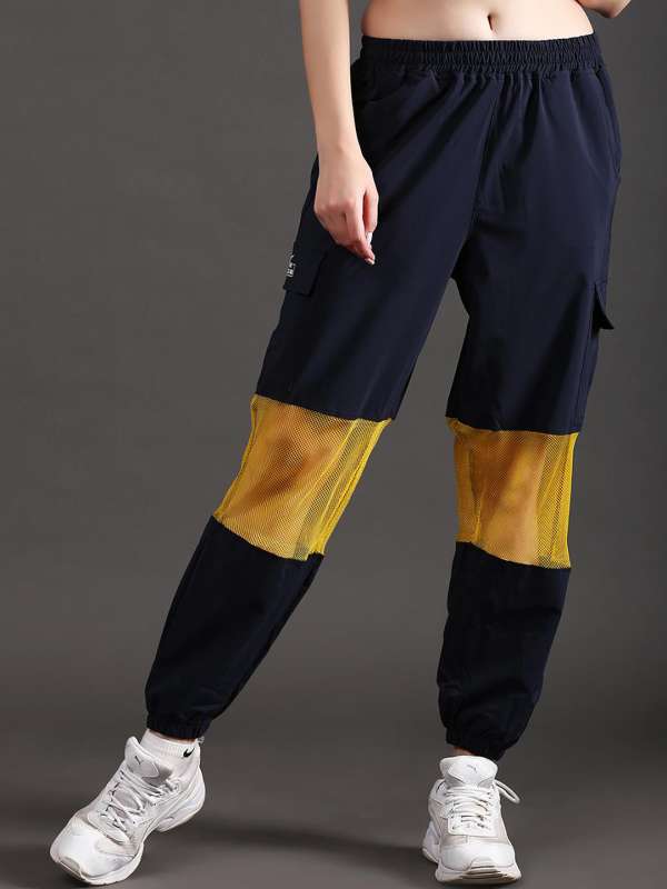 Mesh outlet track pants