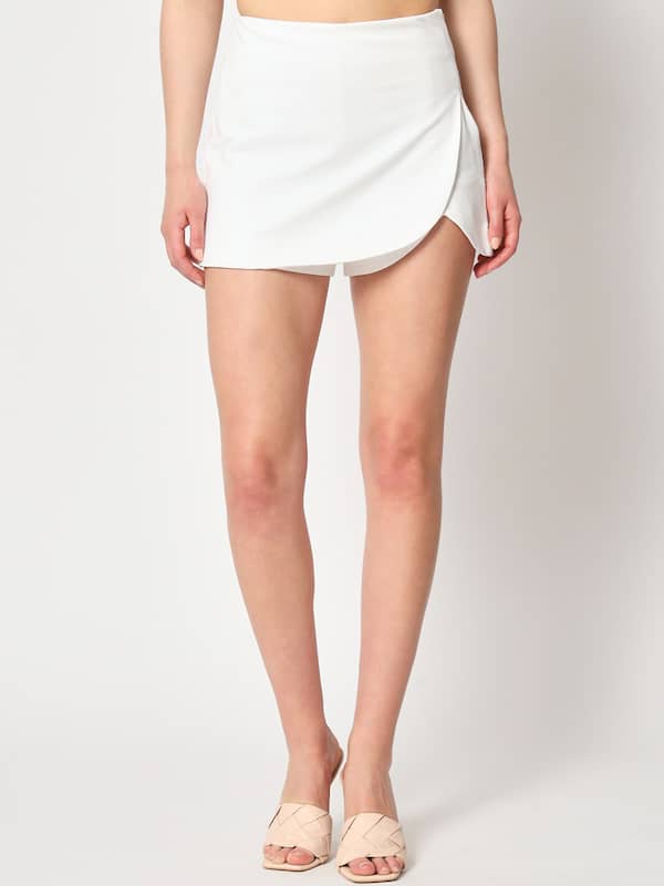 Flared women mini skirts white at Rs 140/piece in Moradabad | ID:  24683531962-suu.vn