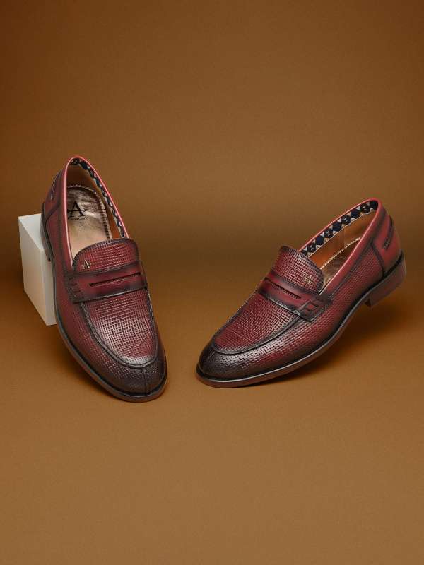 Burgundy color shoes online store