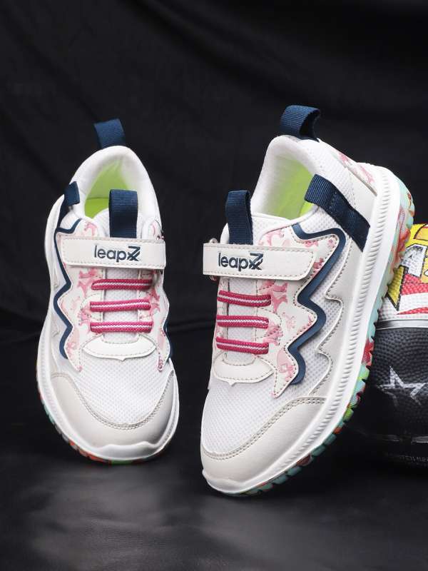Benetton sports shoes top