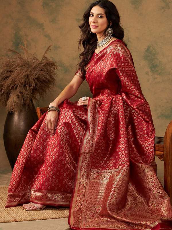 Red saree myntra top