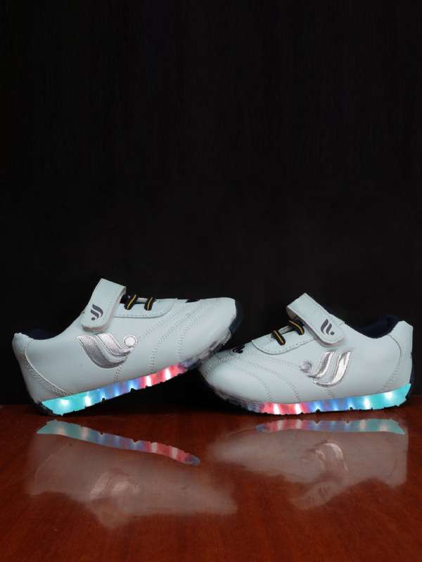 Girls shoes on top myntra
