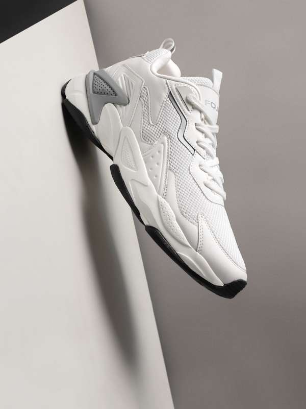 White casual outlet shoes myntra