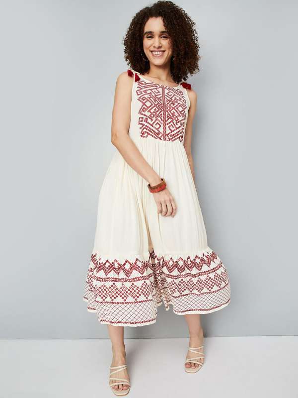 Dresses Online - Low Price Offer on Dresses for Women at Myntra