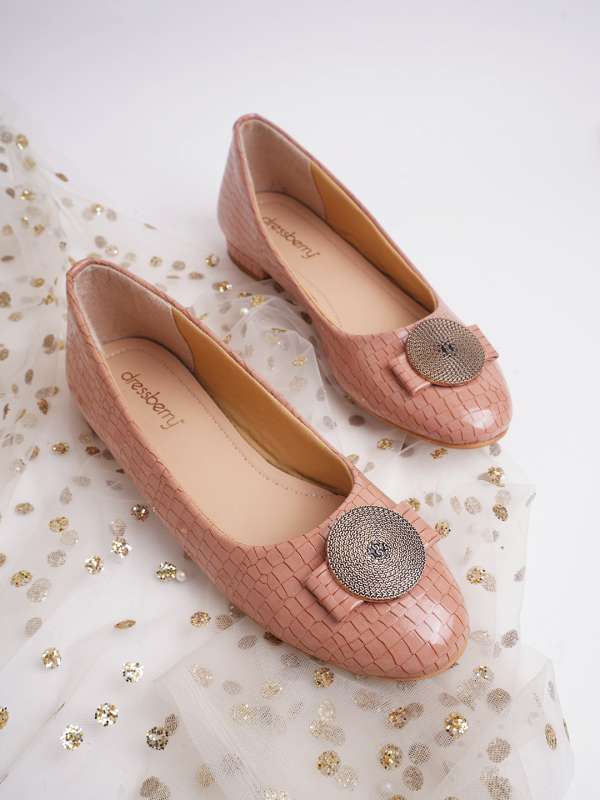 DressBerry Women Copper-Toned Woven Design Open Toe Flats Price in India,  Full Specifications & Offers