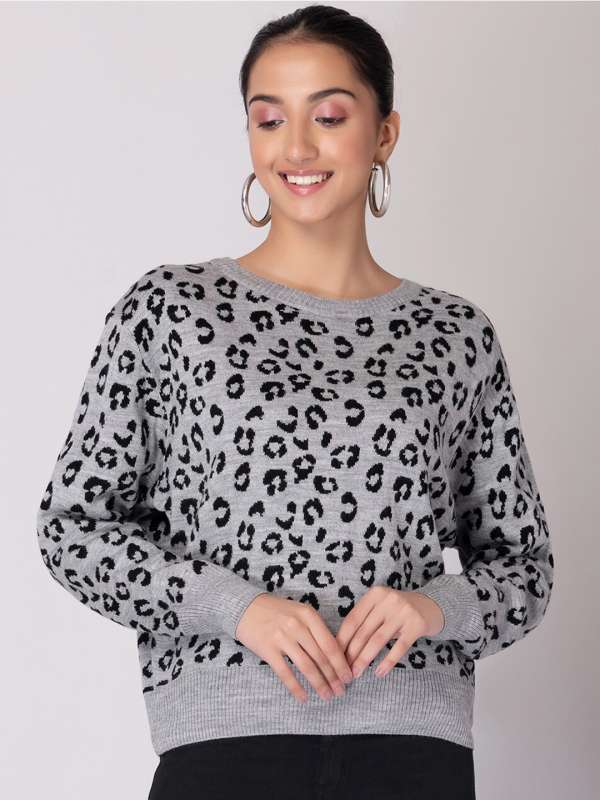 Giraffe print sweater new arrivals
