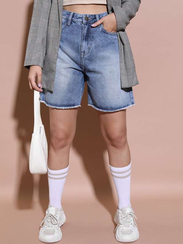 Cute knee clearance length shorts