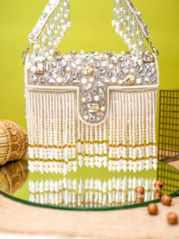 Hand clutches online shopping shop