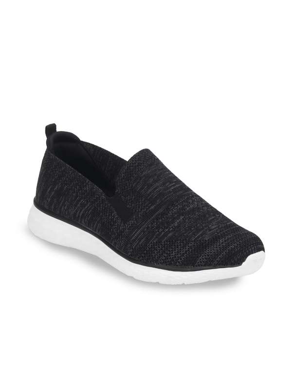 sports shoes below 500
