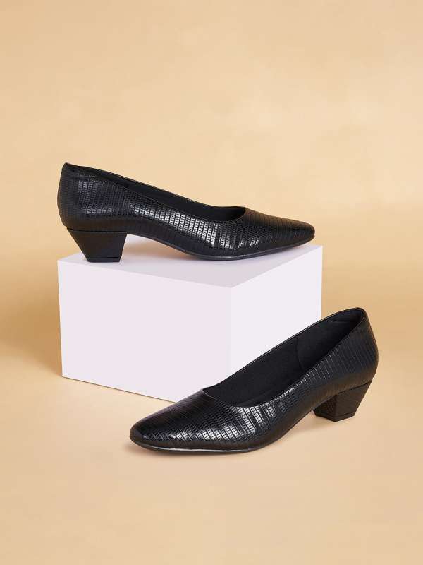 Pantaloon heel hot sale
