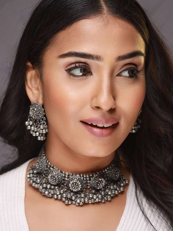 Saree with silver ornaments shop