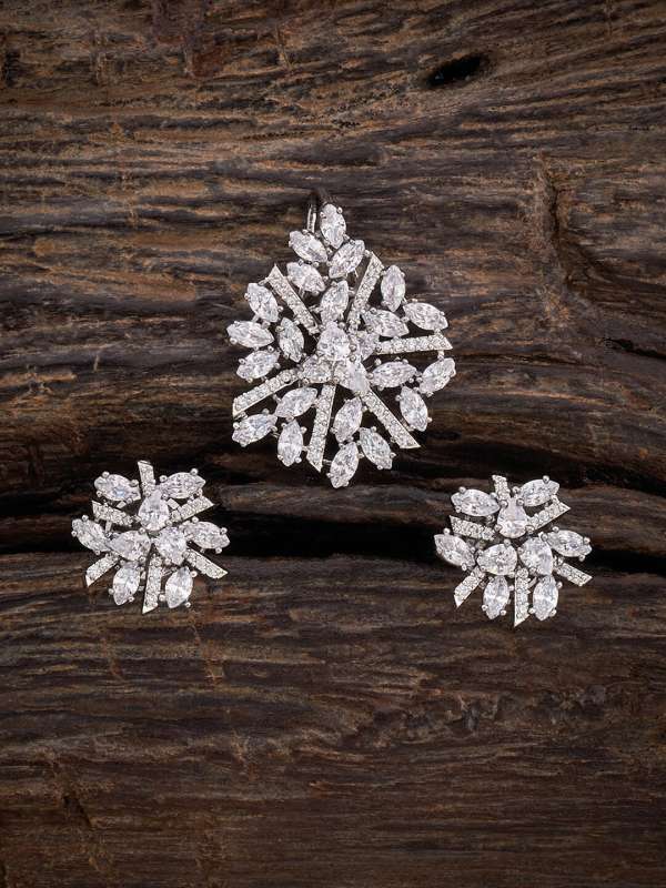 Kushal's clearance pendant set