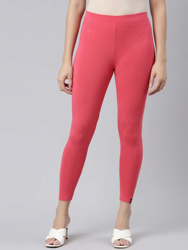 Avaasa leggings at Rs. 200/- (MRP: Rs. 399/-) only, in AJIO. 