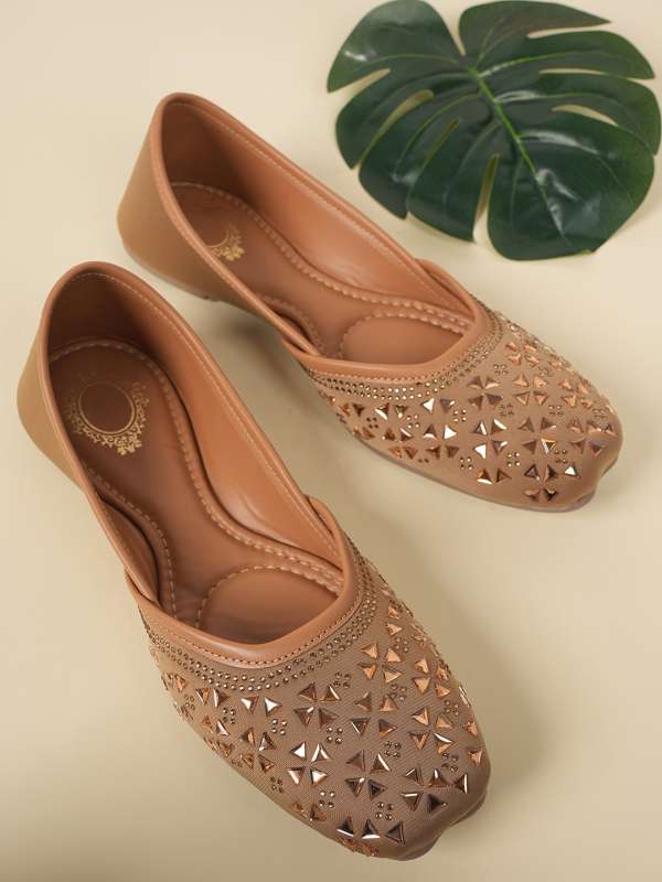 Style shoes clearance lajpat nagar