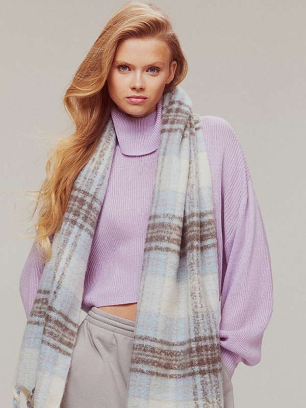 H and m outlet roll neck jumper