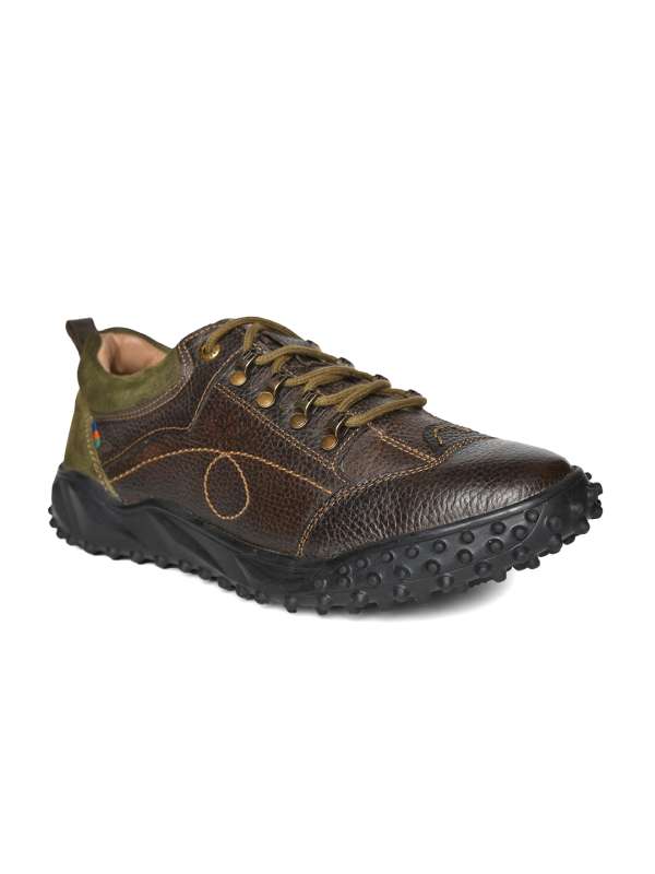 Trekking shoes myntra shop