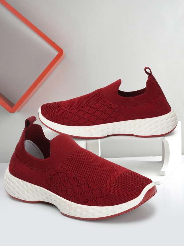 Maroon best sale color sneakers