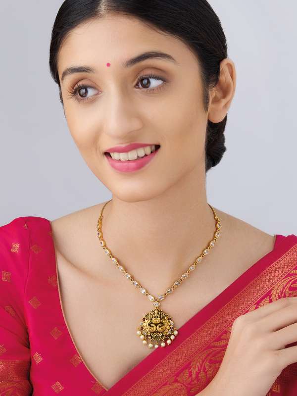 Long necklace on lehenga top
