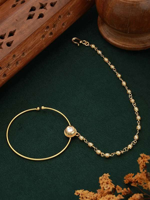 Pathani deals nose pin