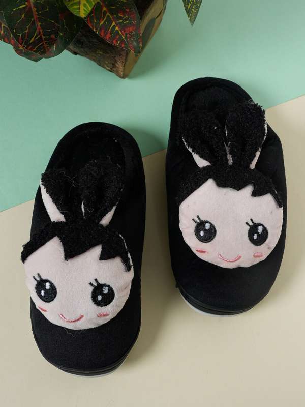 Fur slippers sales myntra