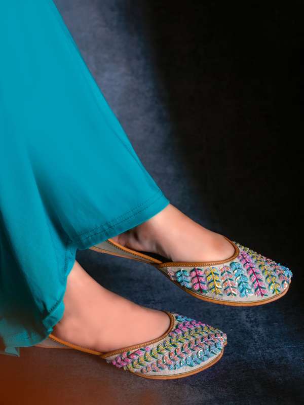 Ethnic hotsell footwear jabong
