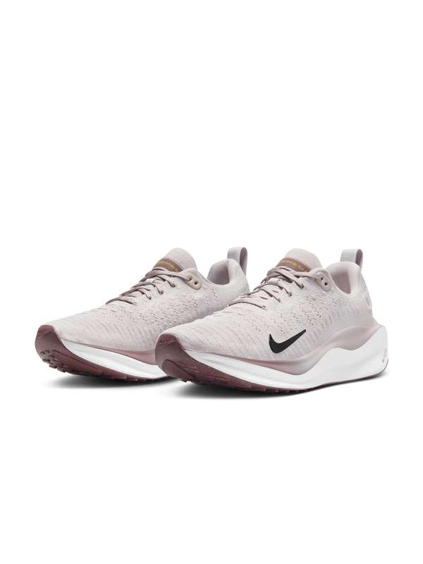 Nike deals beige orange
