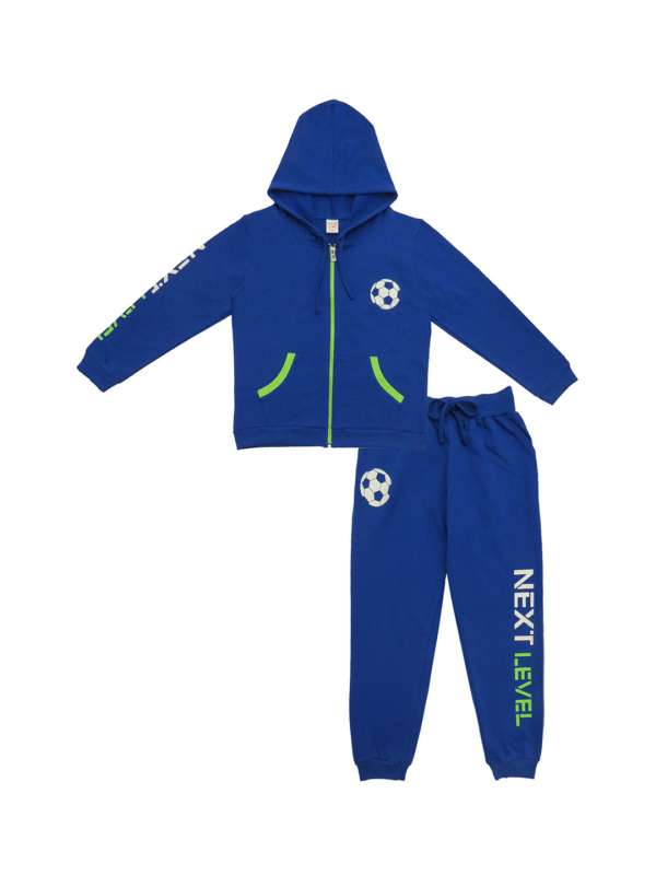 Boys tracksuits age 6 top