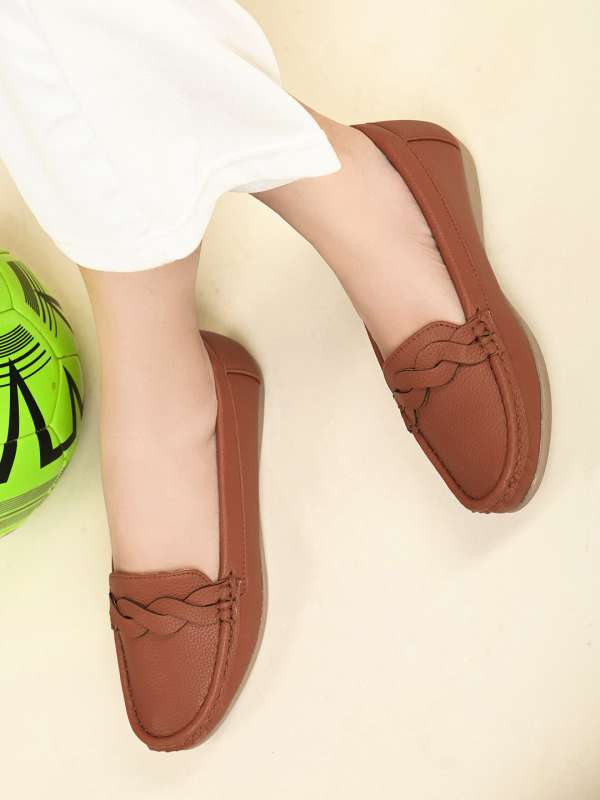 Ladies tan flat shoes shop