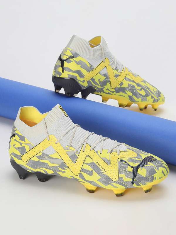 New balance football shoes india top