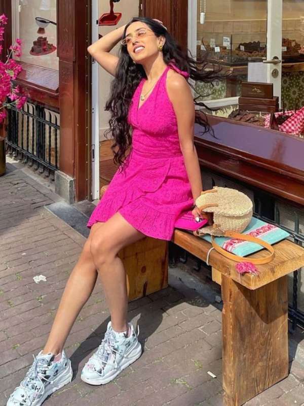 Pink dress myntra hot sale