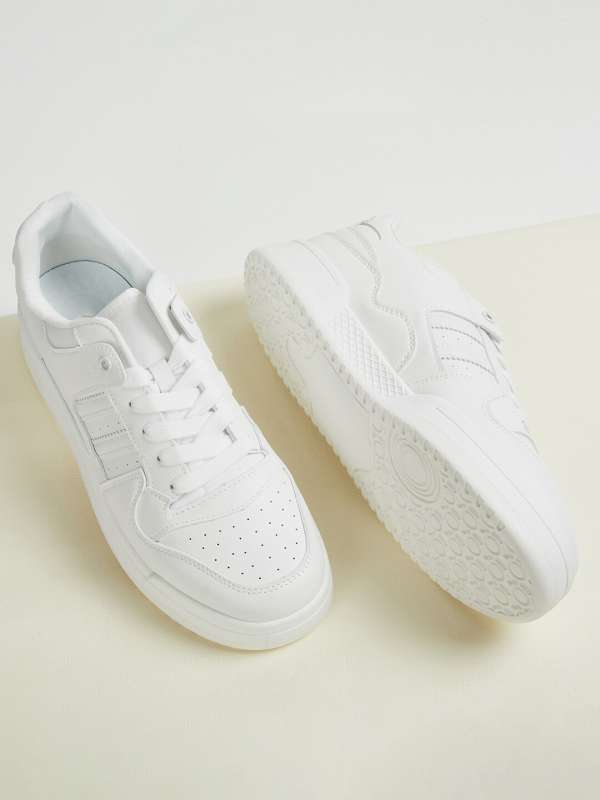 Lifestyle hot sale forca shoes