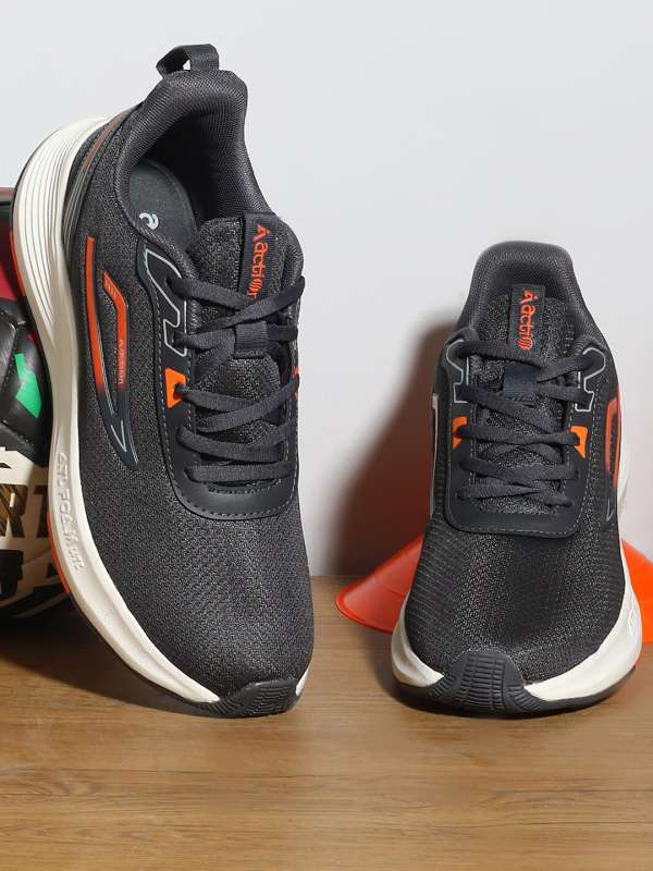 Runner sports shoes store