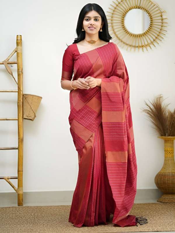 Red saree sale look for party